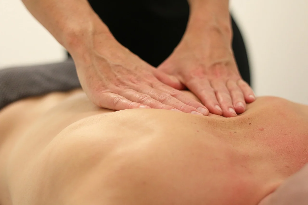 Article Massage à domicile : tarifs, prestations et déroulement de votre séance bien-être