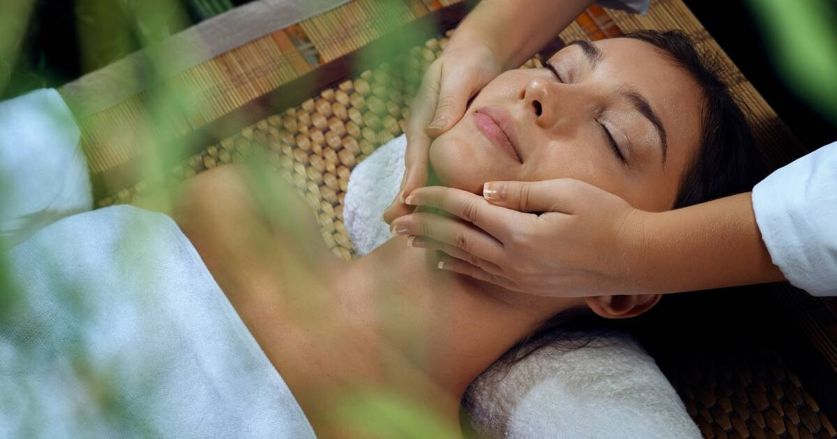 Massage énergétique : le secret millénaire qui transforme votre énergie en 60 minutes