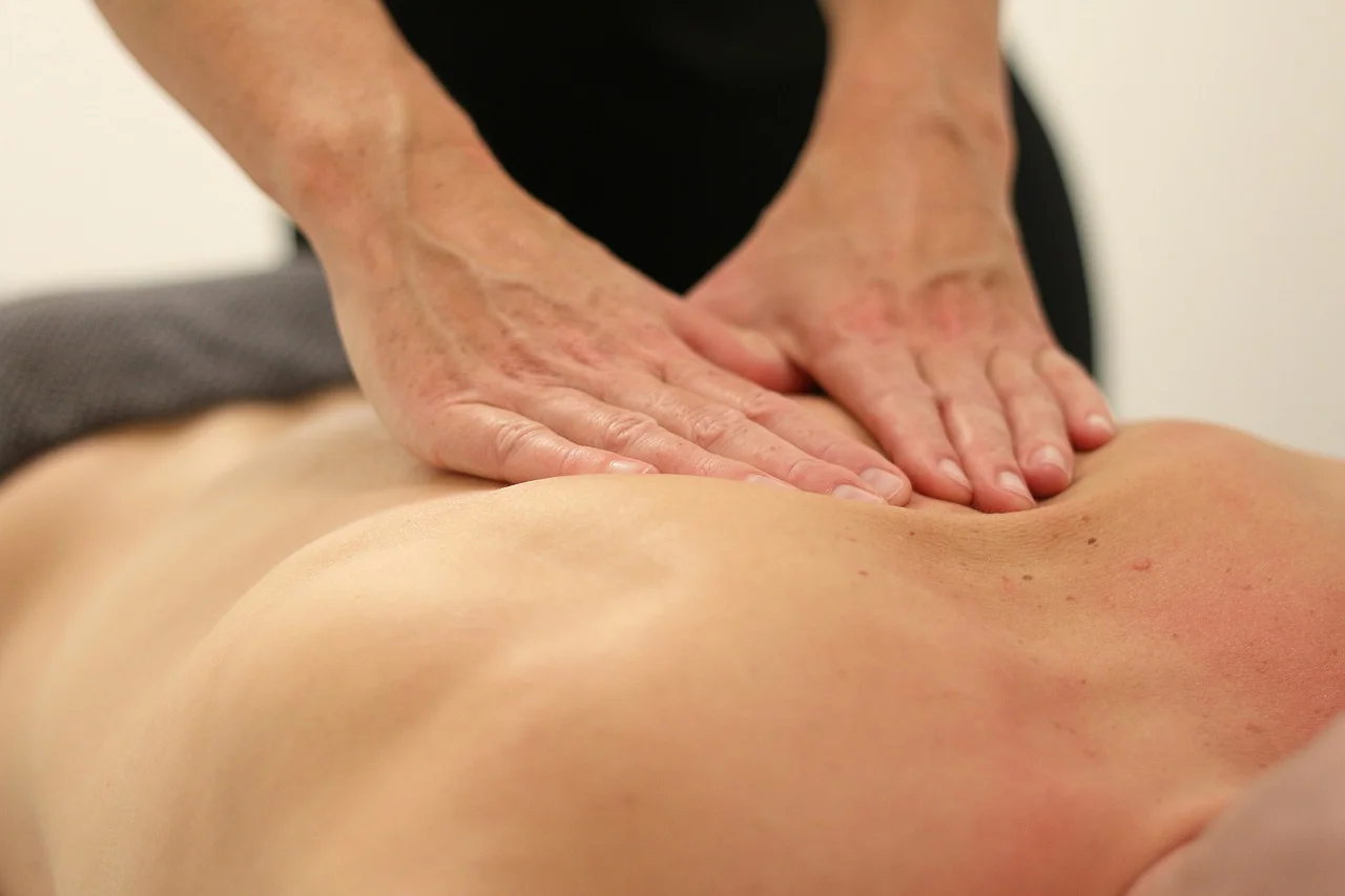 massage du dos allongé