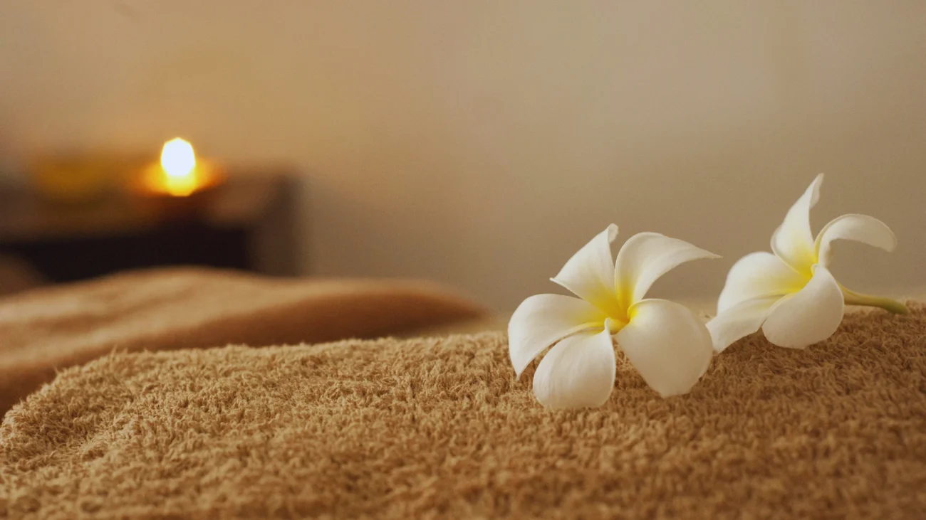 massage ayurvedique fleur lit salon de massage